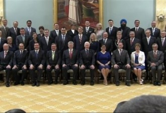 加拿大新内阁宣誓就职：4名女性新成员