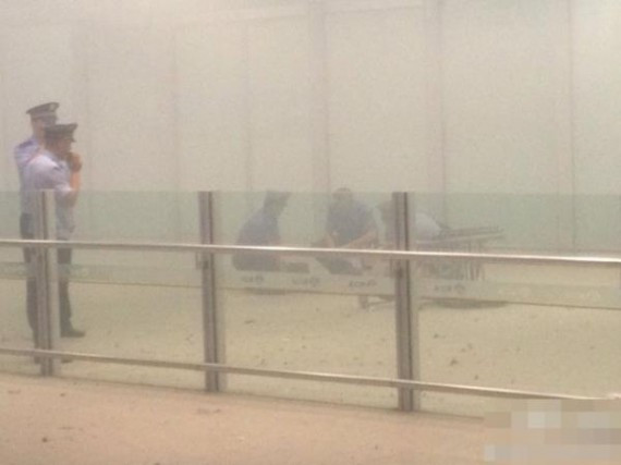 北京首都机场出站口附近发生爆炸 残疾人引爆炸弹 (多图)