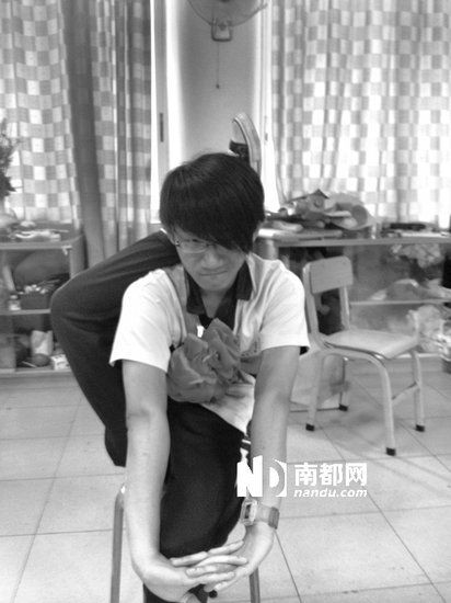 广东佛山一名高考状元：当年苦学只为追女生(图)