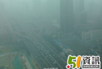 北京再遭5级重度污染 又成这个样子
