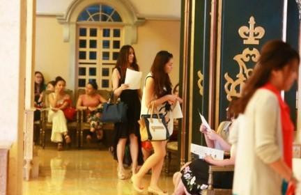 直击妙龄美女排队参加富豪北京相亲海选现场(多图)