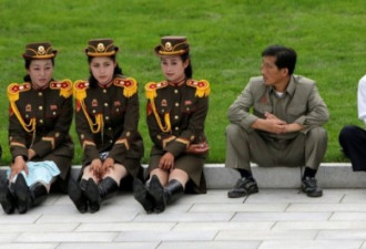 朝鲜曝美制直升机 神秘部队携核背包