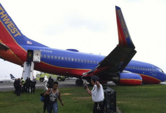 美国客机在纽约降落时机头触地6人送医