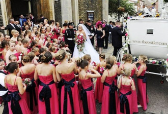 英国女教师浪漫婚礼 80位伴娘盛况空前