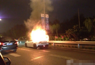 谁家公子出事了 北京东四环跑车起火