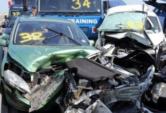 英国特大交通事故：100多辆汽车连环相撞