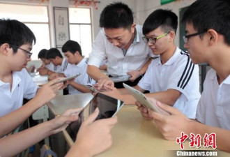 浙江一中学豪掷200万元为新生配iPad上课