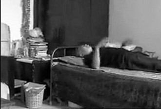七旬老汉怪病 躺下后双臂会快速旋转