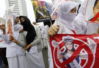 越来越极端 印尼人抗议世界小姐选美