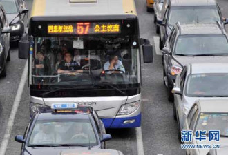北京无车日变拥堵日 公交司机打瞌睡