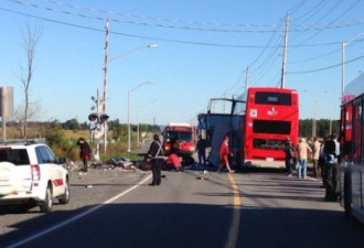 渥太华双层巴士与维亚客车相撞6死多伤