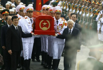传奇英雄武元甲逝世 越南十万人送葬