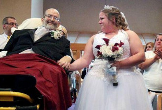 患癌父亲担架赴女儿婚礼 牵手走红毯