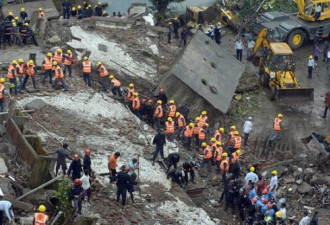 印度大楼倒塌致6死19伤 仍有至少80人被埋