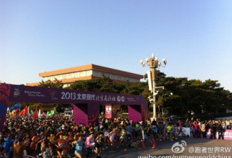 美女和求婚 北京马拉松赛的精彩瞬间