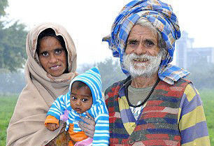 96岁得子 印度老奶爸妻子携儿子出走