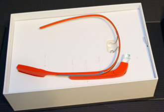 第二代谷歌眼镜配单声道耳机和太阳镜