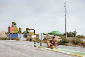 摄影师实拍 西班牙公路旁的站街妓女