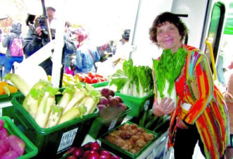 多市推流动蔬果巴士 华人圈子里受欢迎
