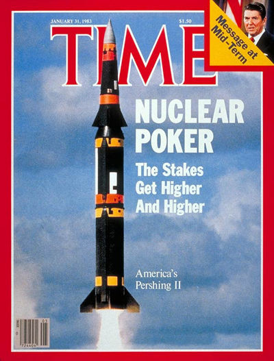 《时代周刊》上的美军潘兴-2战术导弹。
