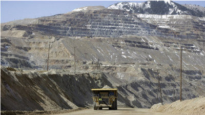 採礦業使用短期外勞的爭議延燒到2013年，凸顯出礦業的熟練勞工短缺的問題。（美聯社） 