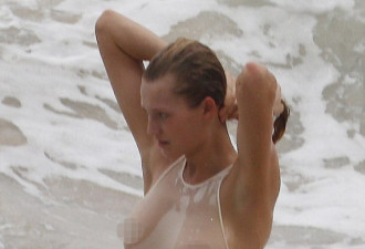 莱奥纳多女友出海度假 湿身双乳尽显