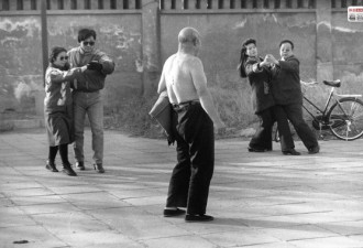 中国人群舞照 从忠字舞到大妈广场舞