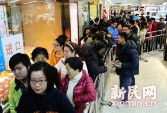 上海民众跨年血拼：买金条就象买白菜