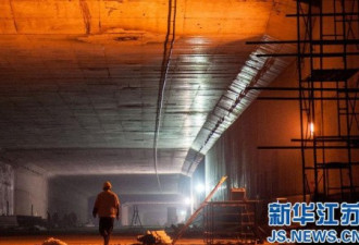 地下挖出十层楼 中国最大地下交通工程