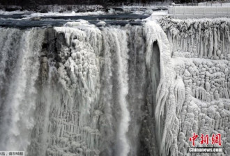 北美持续严寒：尼亚加拉瀑布冻成这样