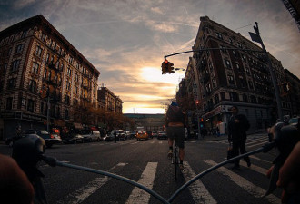 独特视角：美设计师自行车上拍摄纽约