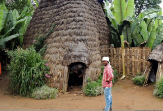探访埃塞俄比亚部落 人畜同住大象屋