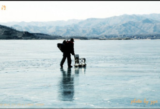 实拍隆冬云竹湖：冰上骑车 凿冰钓鱼