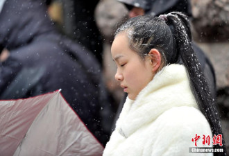 中央戏剧学院在京初试 靓女冒雪赶考