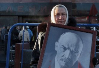 列宁逝世90周年：俄罗斯民众游行红场