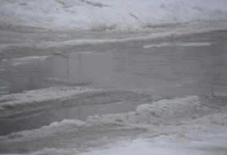 融雪地面积水多 多伦多警方呼吁小心