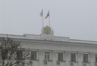 外媒：乌克兰议会和政府大楼升俄国旗