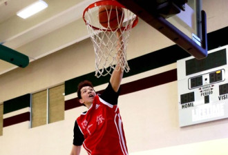 17岁篮球小将惊呆美国教练 臂展2.18米