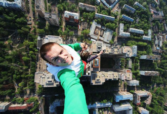 俄国少年徒手攀高 百米高空泰然自若