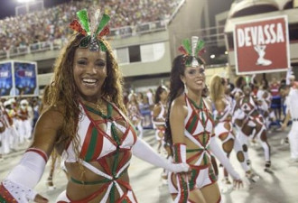巴西迎世界最大狂欢节 全城起舞秀风情