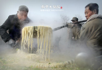 热闹！白龙潭庙会 数千人抢吃大锅饭