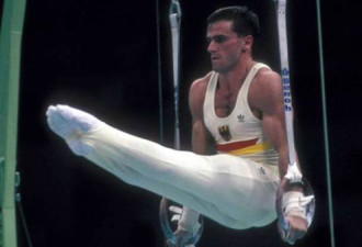 前德国体操冠军跳桥自杀 疑似掐死儿子