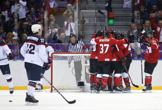 加国男子冰球再击败美国 决赛战瑞典