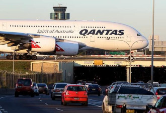 澳洲航空380与747客机在美国机场自撞