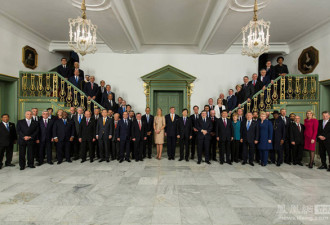 实拍核峰会：各国领导人荷兰皇宫合影