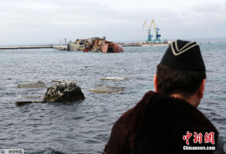 俄罗斯用沉船封堵5艘乌克兰军舰去路