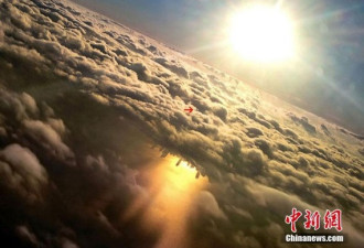 旅客飞机拍奇景 芝加哥宛如天空之城