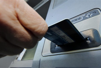 ATM机上安装摄像机和读卡器 4人被拘