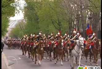 法国隆重接待习近平：146名骑兵护卫