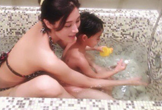 香艳  44岁李嘉欣穿比基尼与儿子共浴